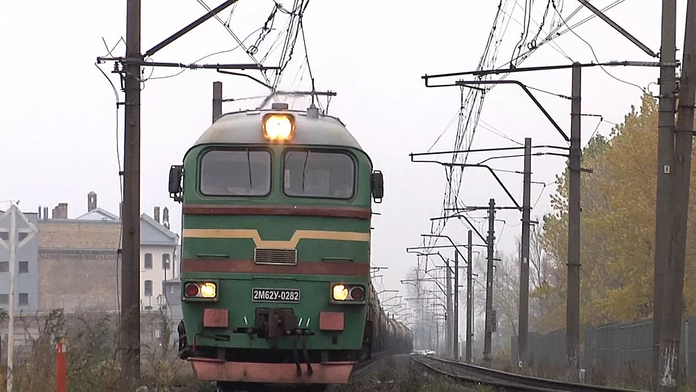 Объемы перевозки грузов по железной дороге за восемь месяцев упали почти на 46%