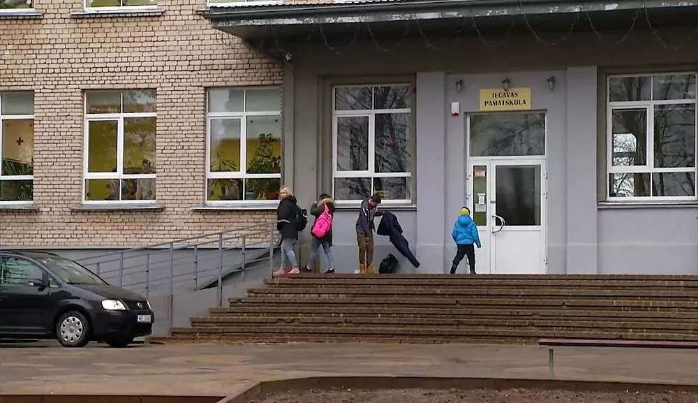 Skolas direktors: Svarīgi visiem skolotājiem ievērot prasības, un pašu iniciatīvas saskaņot ar vadību