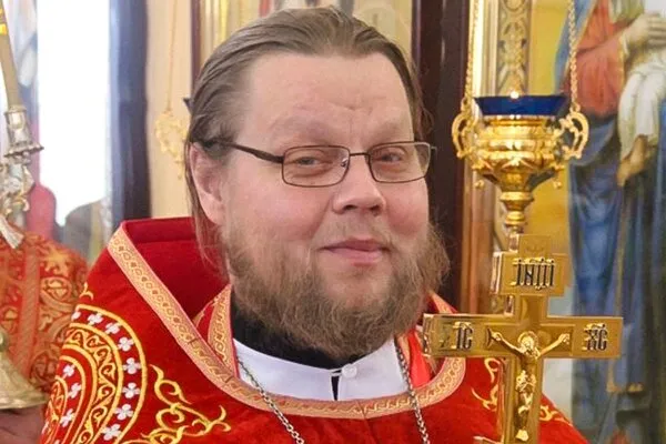 «Завел мальчика в алтарь и заставил оголиться»: российский священник годами совращал детей. Его считали чудотворцем