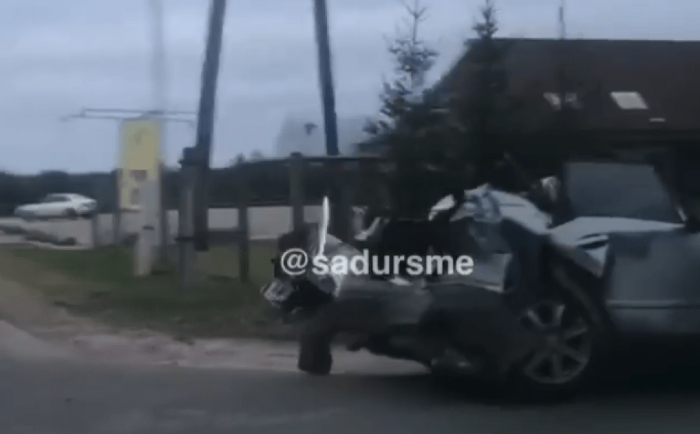После тяжелой аварии водителей просят быть особо внимательными на пересечении Елгавского шоссе и ул. Бранку