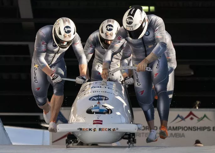 Ķibermanis triumfē EČ bobslejā četriniekiem