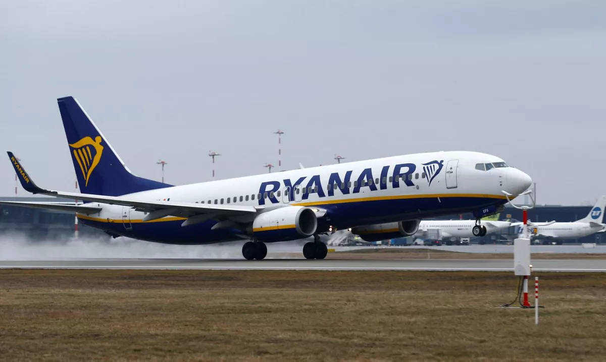 Дым заполнил салон за считанные минуты: самолет Ryanair загорелся в полете, у пассажиров началась паника (видео)