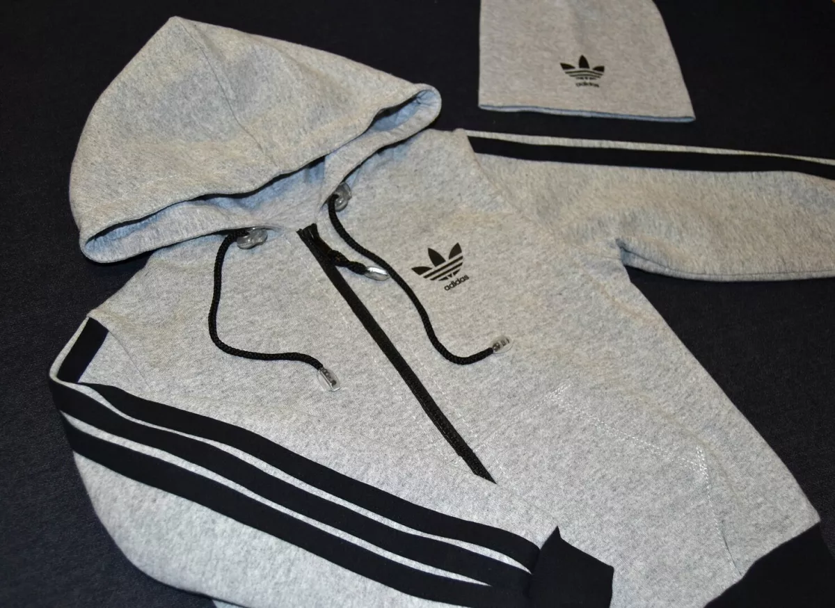 У Adidas отсудили две полоски