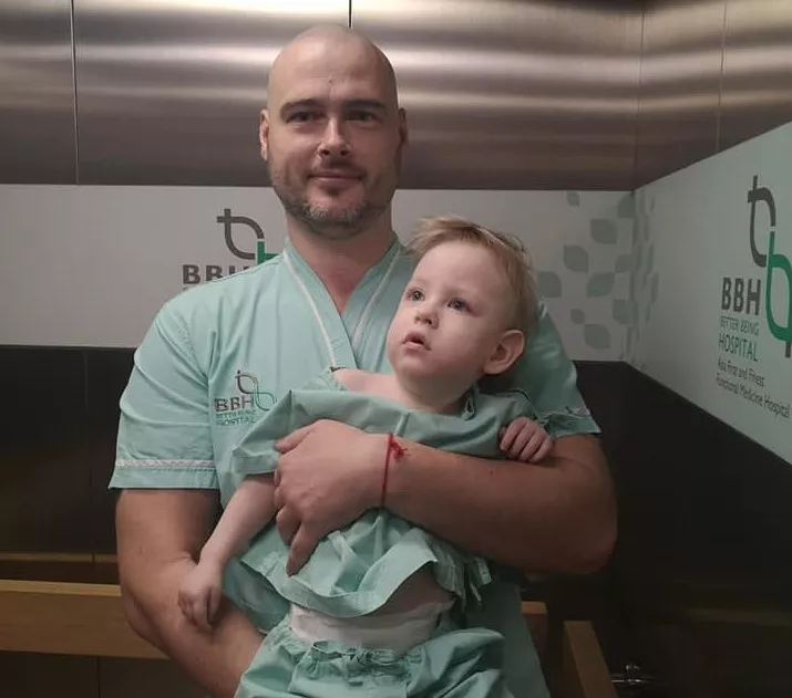 Родители собирают деньги на лечение сына: «В Латвии его списали, как ненужного. Помогите!»