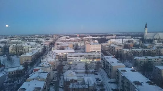 Lietuvā koronavīrusa dēļ kontrolē lidostās un uz robežām iesaistīs karavīrus; Šauļos ieteikts atcelt masu pasākumus