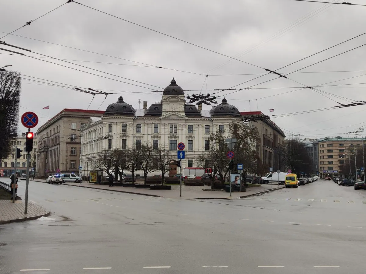 Из-за угрозы взрыва была приостановлена работа Рижского окружного суда
