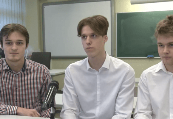 Mūsu laika varoņi: trīs jaunieši Mežciemā izglābj sievieti no laupītāja uzbrukuma