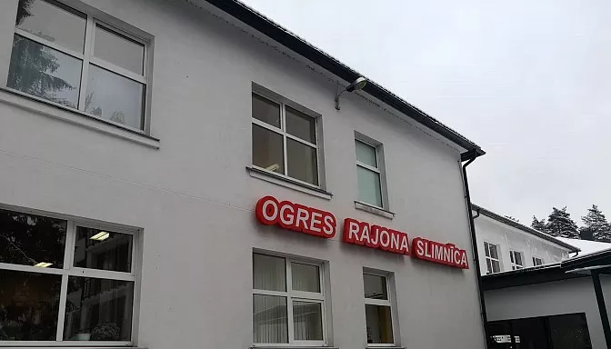 Ogres slimnīca domā, ka tajā konstatēts Covid-19 jaunais paveids
