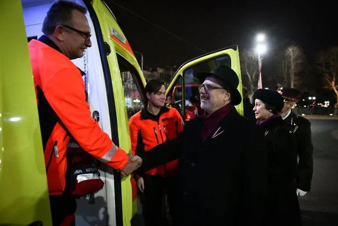 Пожал руку: Левитс нарушил социальную дистанцию