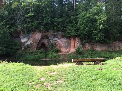 Uz nenoteiktu laiku slēgts Skaņākalna dabas parks Mazsalacas novadā