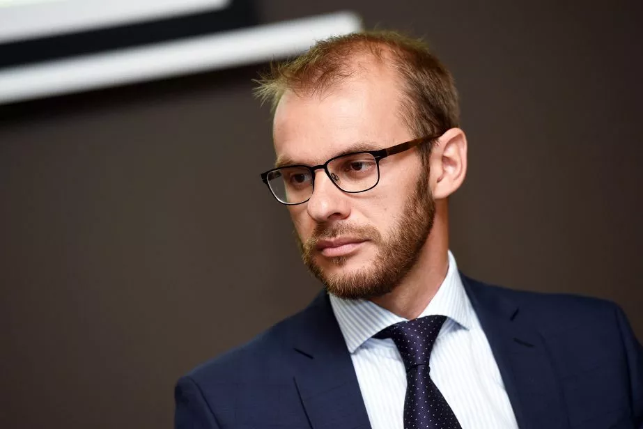 Bijušais NVD vadītājs: Ģimenes deklarē dzīvesvietu citā valstī, lai tur saņemtu Latvijā neapmaksātas zāles