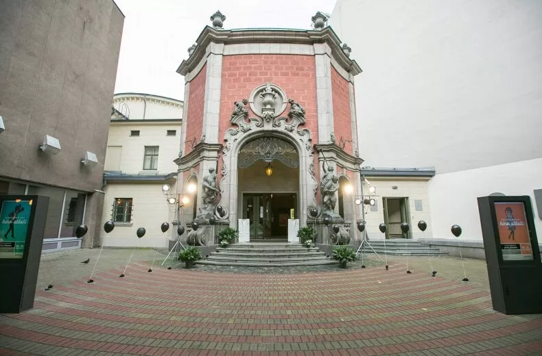 Kinoteātrī «Splendid Palace» apmeklētājiem pie ieejas mērīs ķermeņa temperatūru