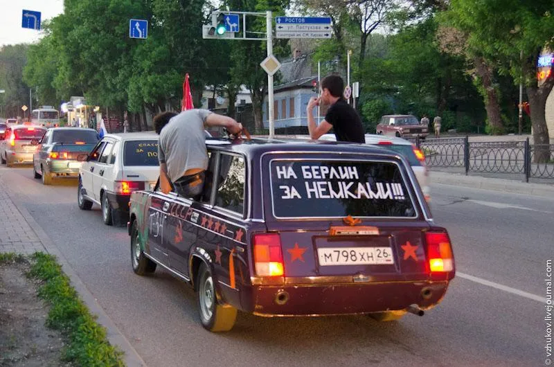 Шайба над Рейхстагом: зачем российское ТВ показывает повтор хоккейного финала Россия-Германия 9 мая