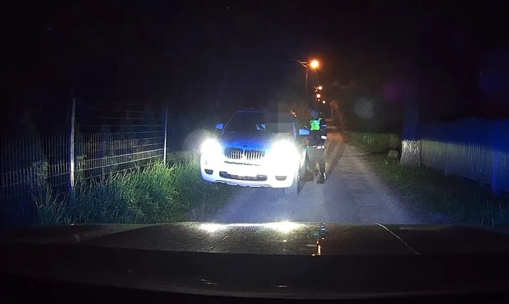 По встречной на белом BMW: подросток катался ночью на родительском авто (ВИДЕО)