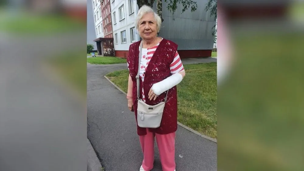 Ищут водителя: в Риге задним ходом сбили пенсионерку