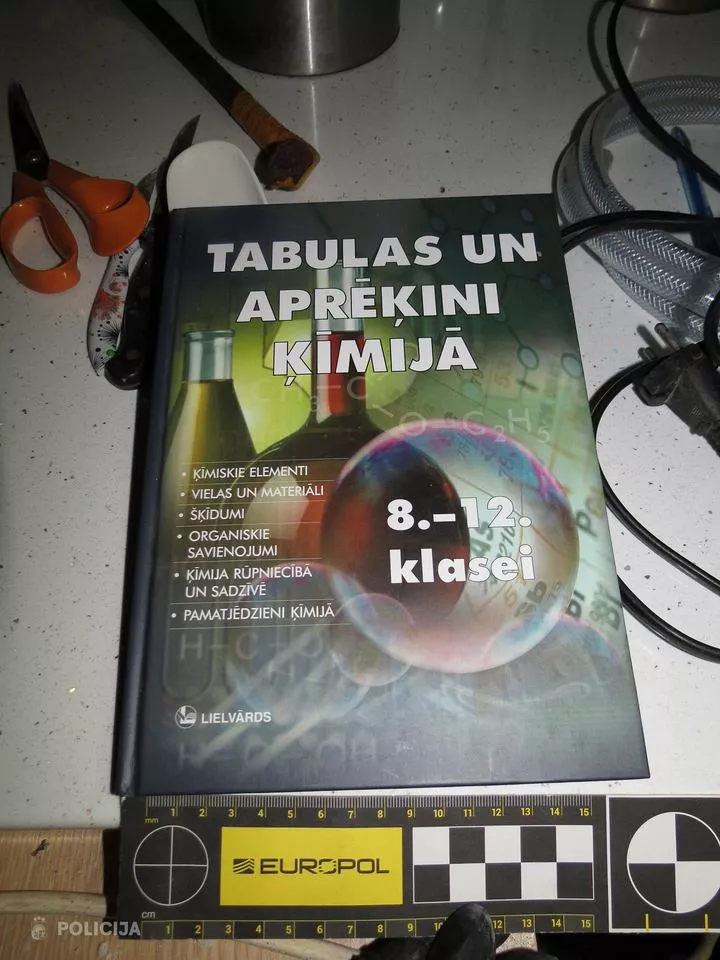 Krimuldas novadā uzietās metadona laboratorijas uzturētāji narkotiku izgatavošanu apguvuši pašmācības ceļā