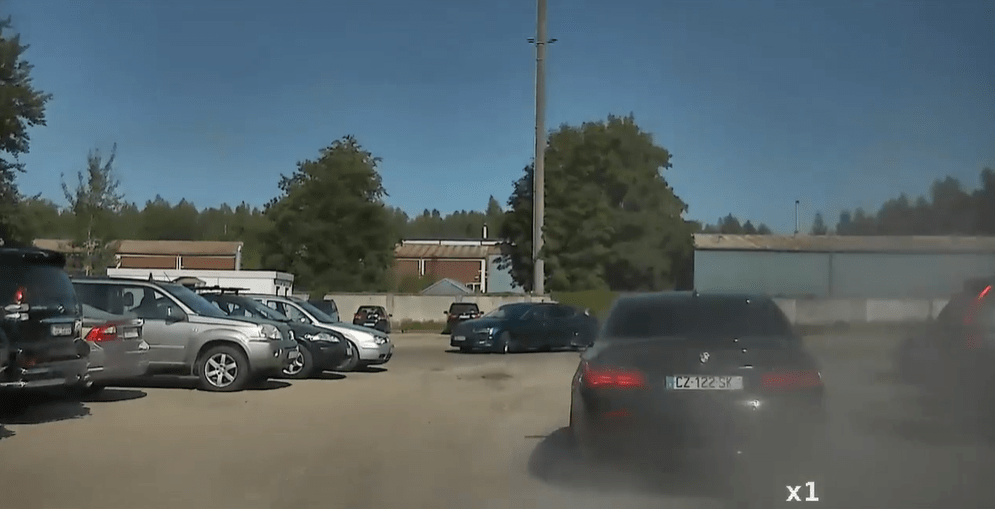 Pēc spraigas pakaļdzīšanās uz Jelgavas šosejas aiztur 17 gadus vecu autovadītāju