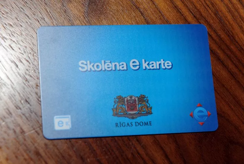 Rīgas 1., 5. un 10. klašu skolēnu vecākus aicina pieteikties «Skolēnu kartei» portālā www.eriga.lv