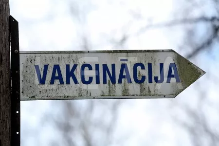 Parādoties Covid-19 vakcīnai, Latvijā prioritāri vēlētos vakcinēt teju pusi iedzīvotāju