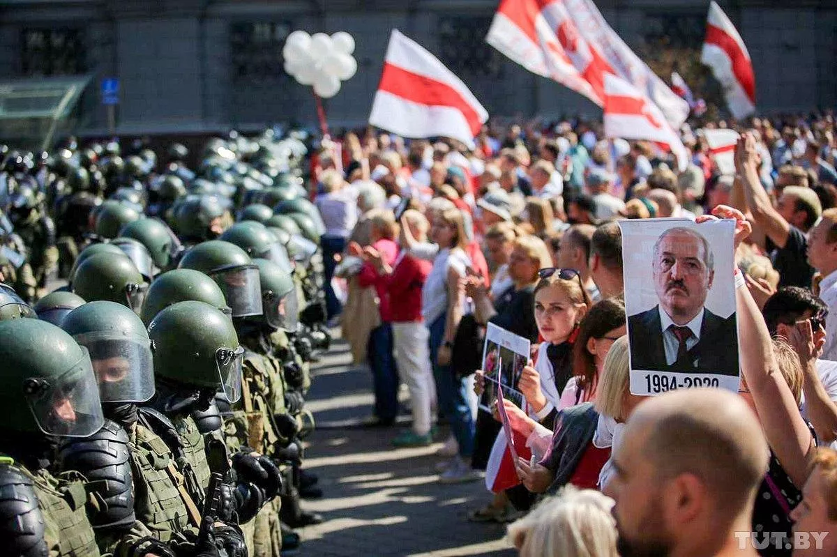 Месяц протестов в Белоруссии. Чего (не) добились их участники