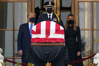 Толпа освистала Дональда Трампа и его жену