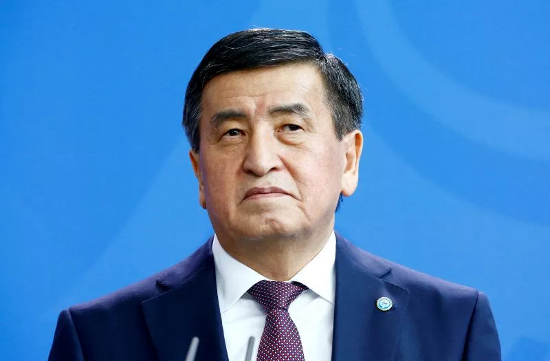 Киргизия закрывает границы: пропал президент страны