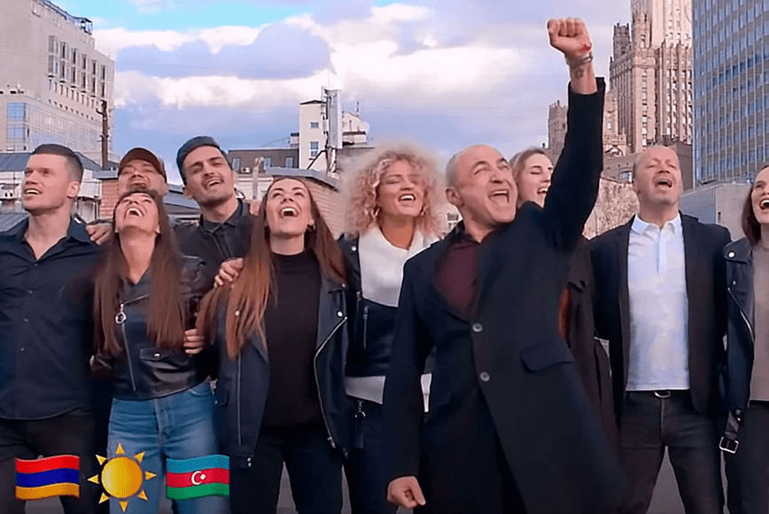 «Пусть всегда будет солнце!» Хор Турецкого и Soprano создали музыкальное послание Армении и Азербайджану (ВИДЕО)