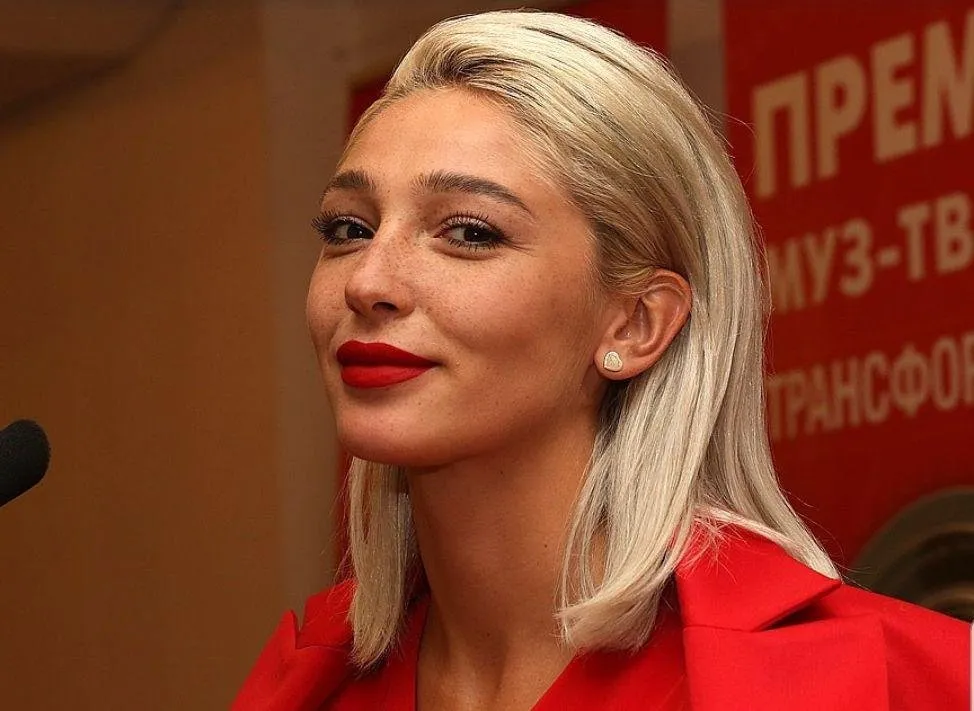 Настя Ивлеева впервые рассказала об отце, который её бросил