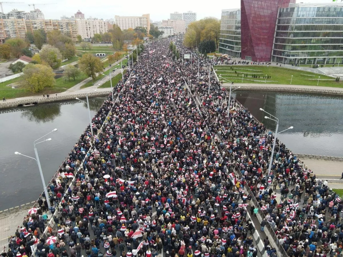 Массовые протесты, 300 задержанных, Тихановская призвала ко всеобщей забастовке: итоги вчерашнего дня в Минске