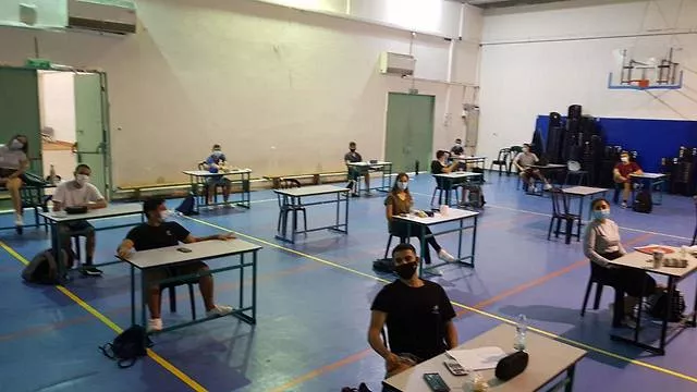 Daudzās skolās Rīgā nevarēšot nodrošināt trīs kvadrātmetru platību vienam skolēnam
