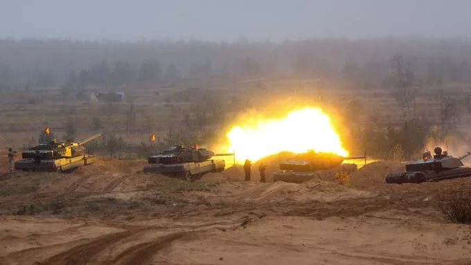 На Адажском военном полигоне: стрельба из танков и минометов, и днем, и ночью