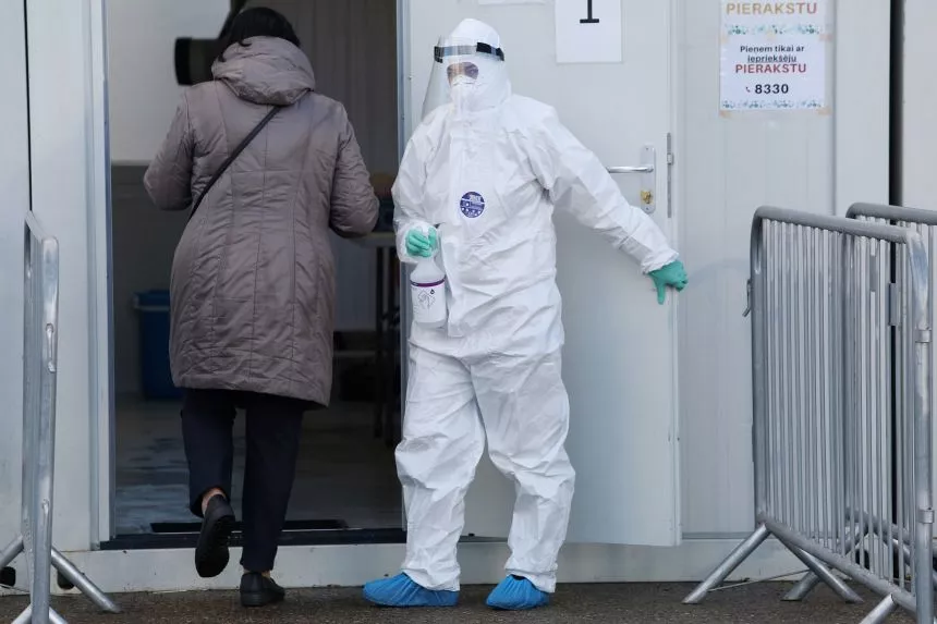 Aizvadītajā diennaktī Latvijā konstatēti 526 Covid-19 gadījumi, deviņi sasirgušie miruši