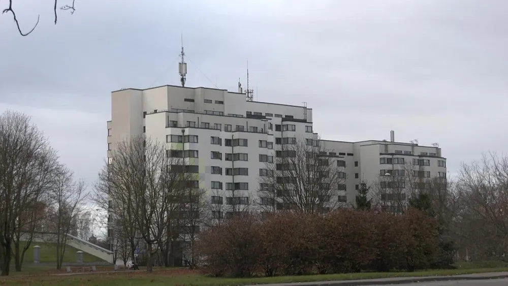 Учатся из дома, но за комнату в общаге продолжают платить: не все вузы пошли на встречу студентам во время пандемии