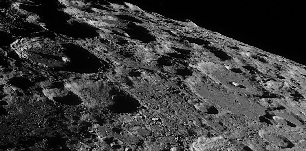 Китайский аппарат доставит на Землю образцы лунного грунта.