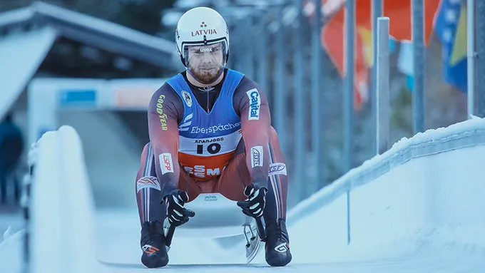 Не судьба: ведущий латвийский саночник сломал ногу
