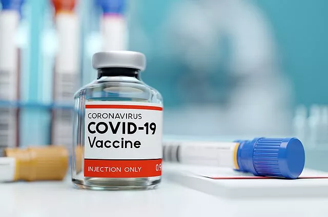 Vakcinācijas centros «dzīvajā rindā» iestājušos potēs ar «AstraZeneca» vakcīnām
