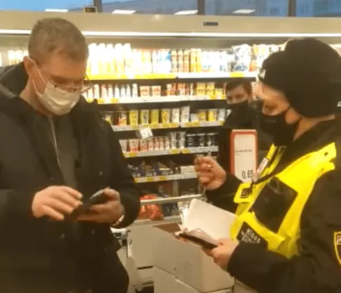20 евро штрафа за криво надетую маску: покупатель удивлён «придирками» полиции