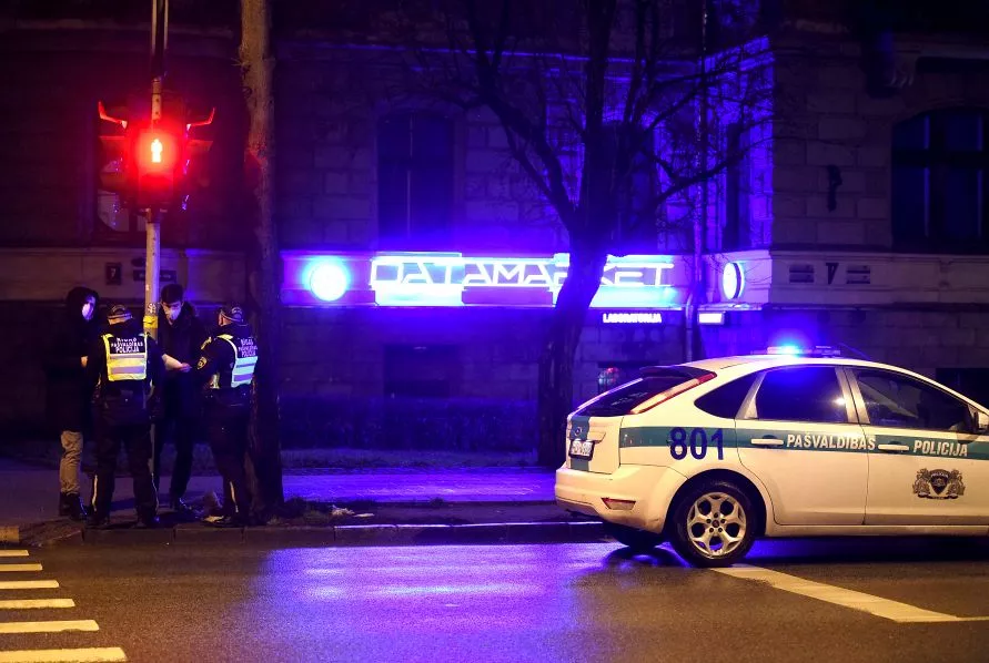Упали все показатели, кроме штрафов — в бюджет перечислена рекордная в истории Латвии сумма!