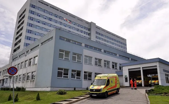 Медики в больницах Латгалии не доверяют вакцине BioNTech/Pfizer: не хотят вакцинироваться