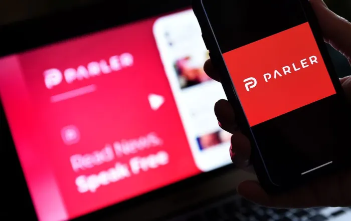 Amazon отключил популярную среди сторонников Трампа соцсеть Parler 