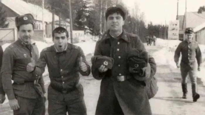 Армейские фото российских знаменитостей: Сосо Павлиашвили, кстати, в Латвии служил