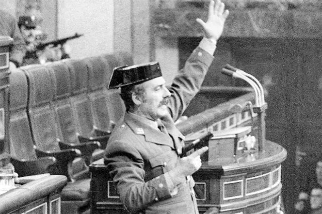 «Всем на пол! Молчать!» 40 лет назад в Испании попытались восстановить франкистский режим