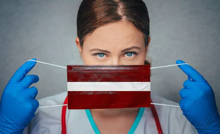 Израиль и Великобритания уже готовятся к повторной вакцинации: а что на этот счет думает Латвия?