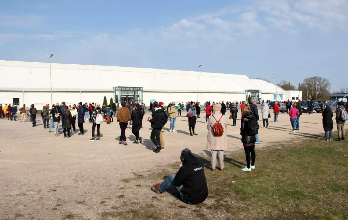 Rindā pie Ķīpsalas halles vakcinācijas centra noģībis cilvēks