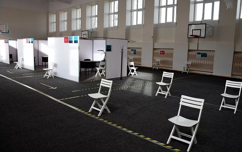 Vakcinēšanas «brīvās rindas» eksperimentu īstenots atvērto prioritāro grupu ietvaros