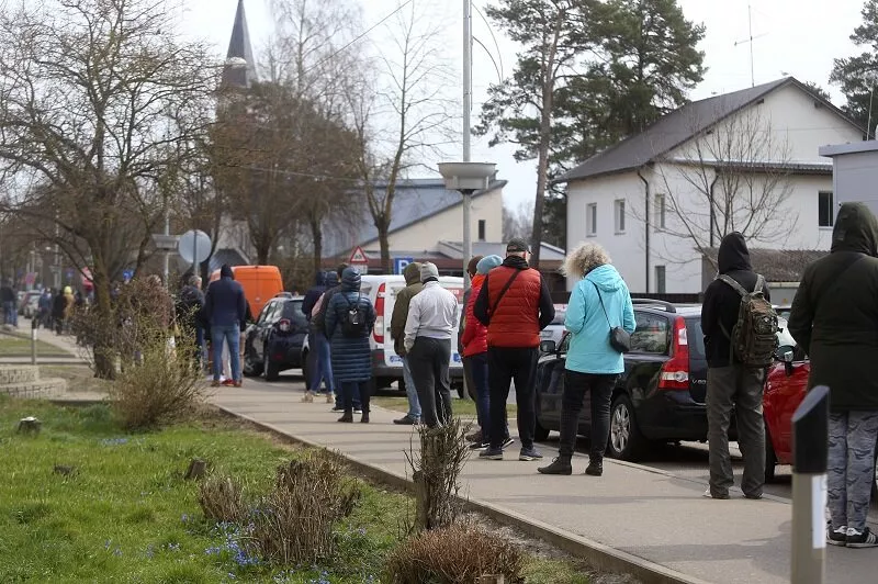 Jelgavā un Jūrmalā šodien slēdz rindas uz masu vakcinēšanas centriem