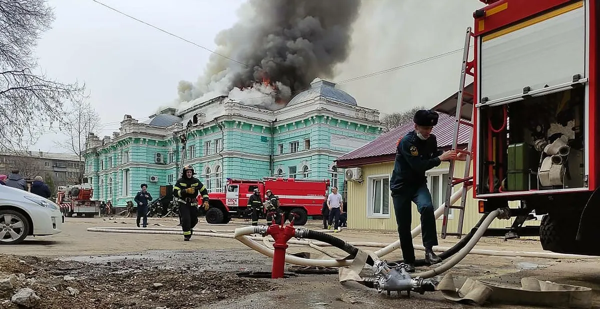«Сначала подумали шутка»: в Благовещенске врачи продолжили операцию при пожаре в больнице и спасли пациента