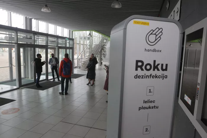 Vakcinācijas avīzi pa pastu izplatīs tikai latviešu valodā