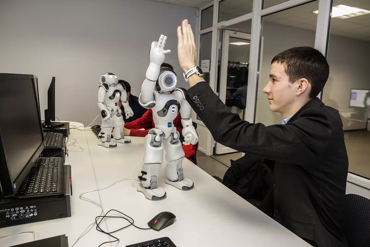 TSI atbalsta vidusskolēnus ar aizraujošām Mācībstundām