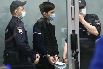 Напавший на школу в Казани предлагал одноклассникам сжечь завуча